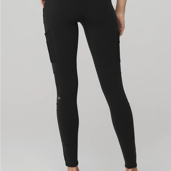 ALO Yoga High-Waist Cargo Leggings - Picture 2 of 4